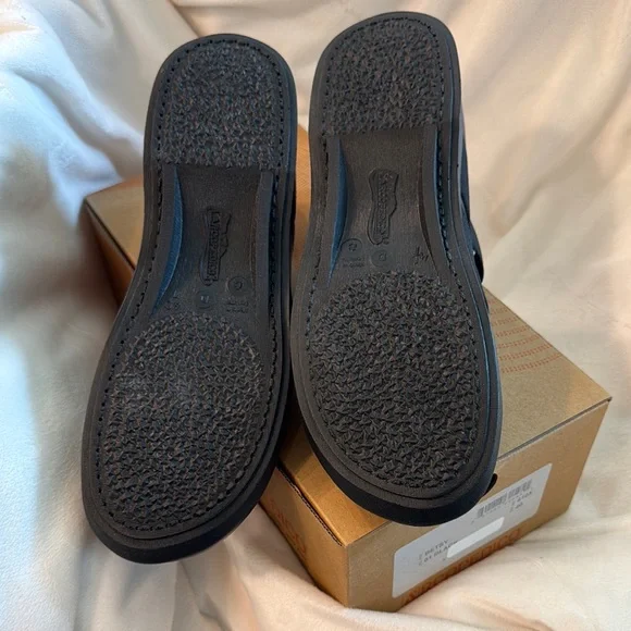 Arcopedico Betsy Black Flats with Elastic Strap Size 40.   NWT - Picture 3 of 4